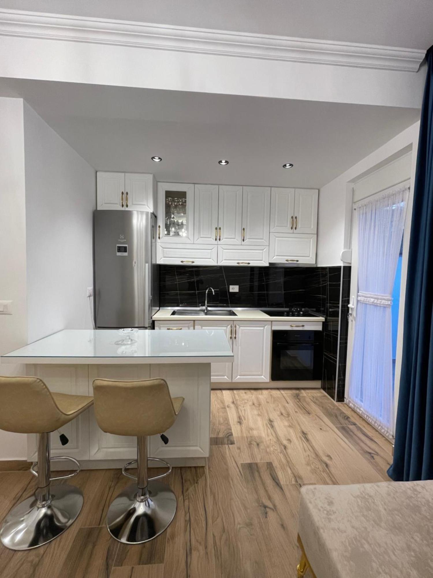 דורס Leonard'S Apartment מראה חיצוני תמונה